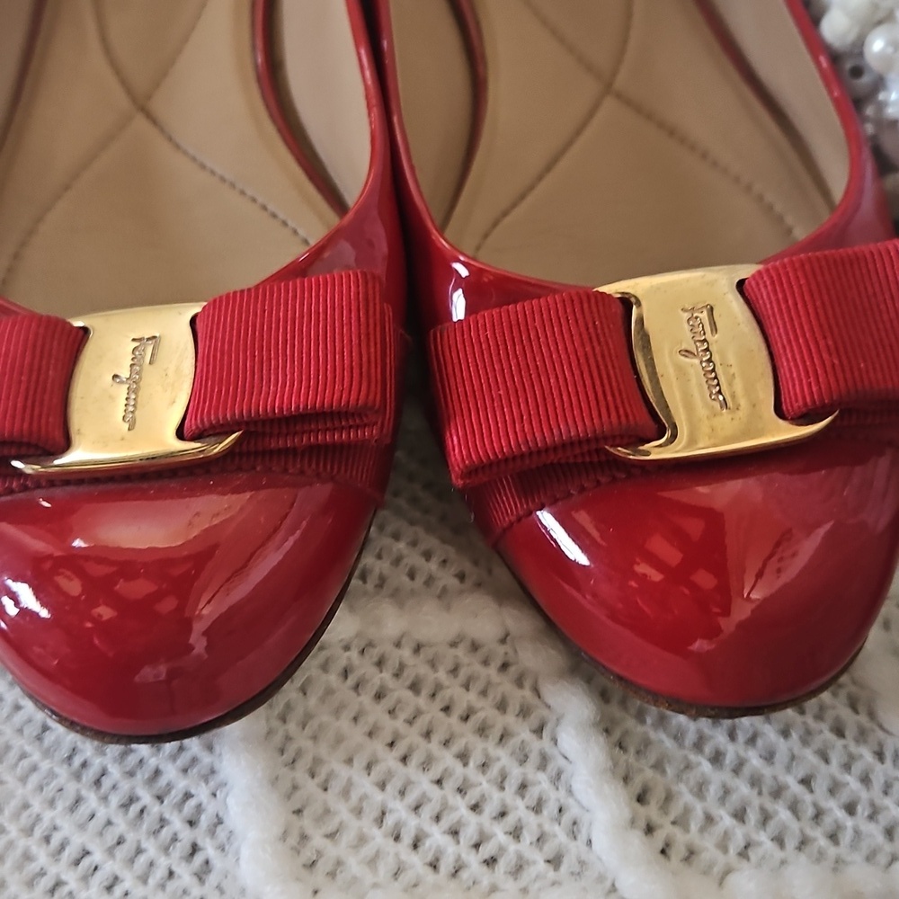 Salvatore Ferragamo Red Patent Leather Vara Bow Flats - Picture 4 of 5